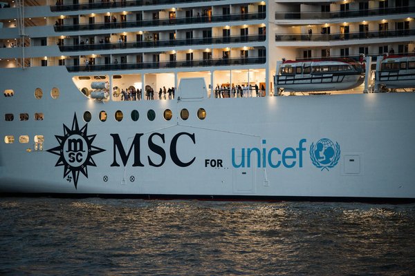 Explore the UK's Top Campsites with Engaging Historical and Cultural Tours: Your Definitive Guide